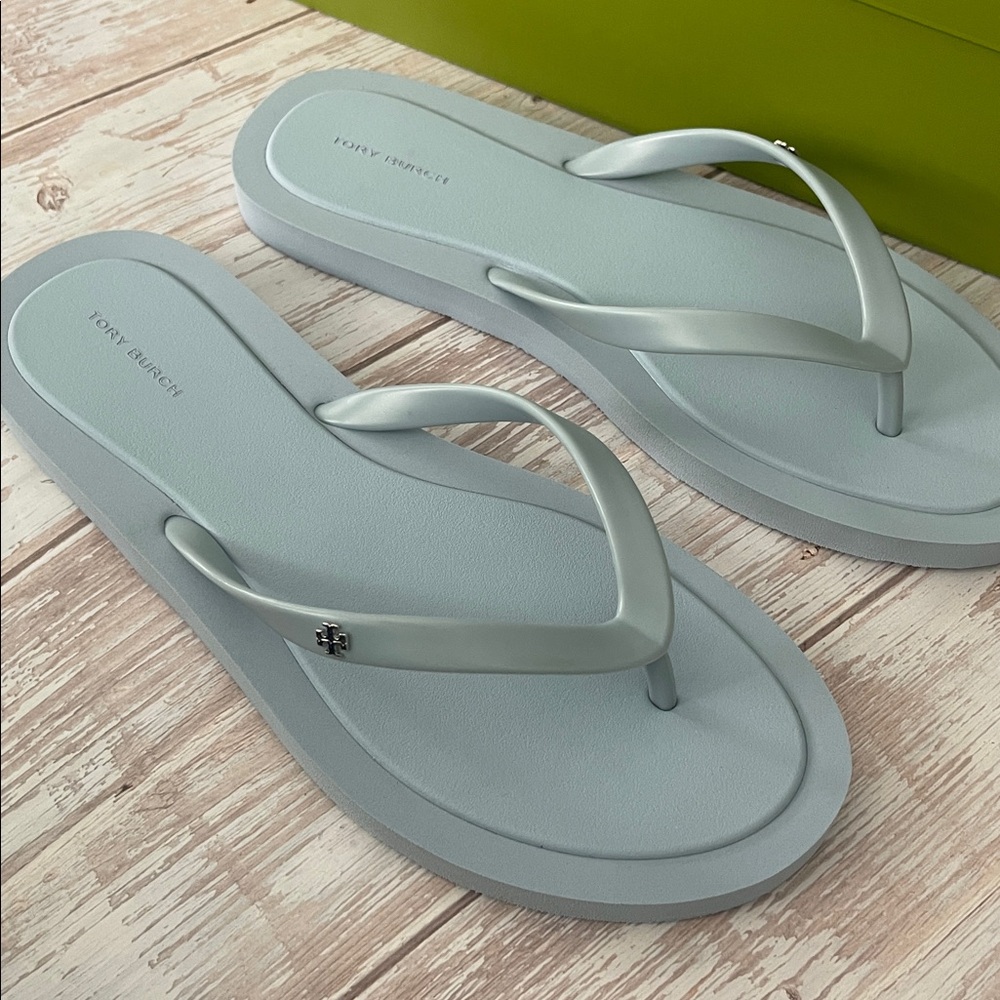 New, Authentic TORY BURCH Blue KIRA FLIP-FLOP Sandals shoes size 9 or 10 SALE
